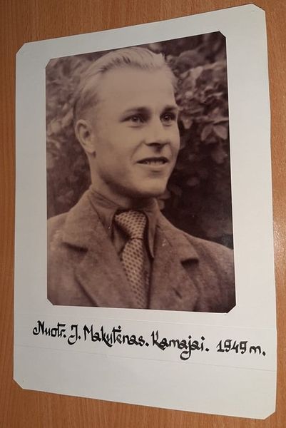 J.Makutėnas